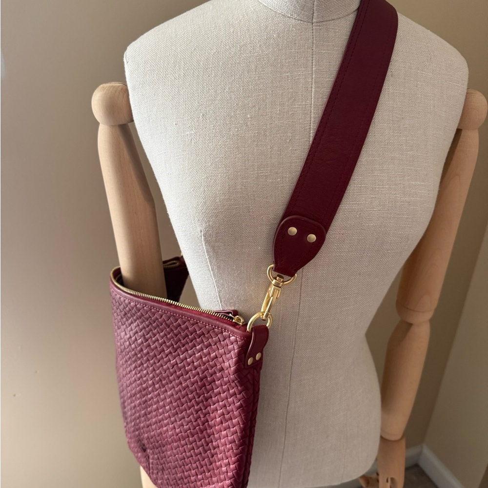 Quince Italian Leather Crescent Handwoven Shoulder Bag in Merlot, size Large - Picture 4 of 5